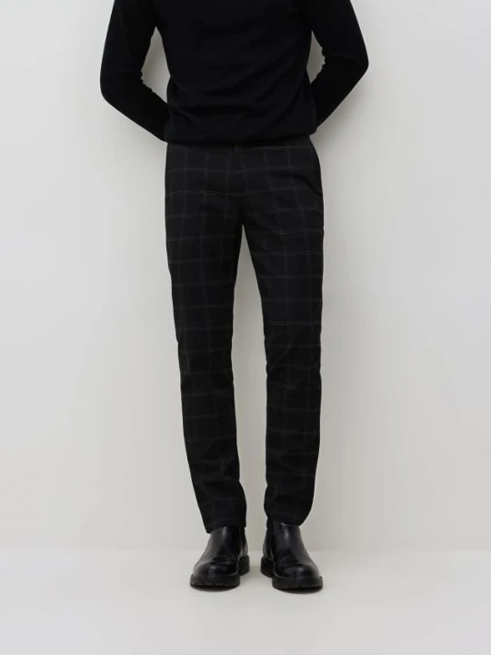 Zdjęcie produktu Reserved - Spodnie chino slim fit - czarny