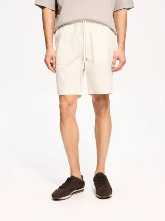 Zdjęcie produktu Reserved - Szorty jogger regular fit - złamana biel