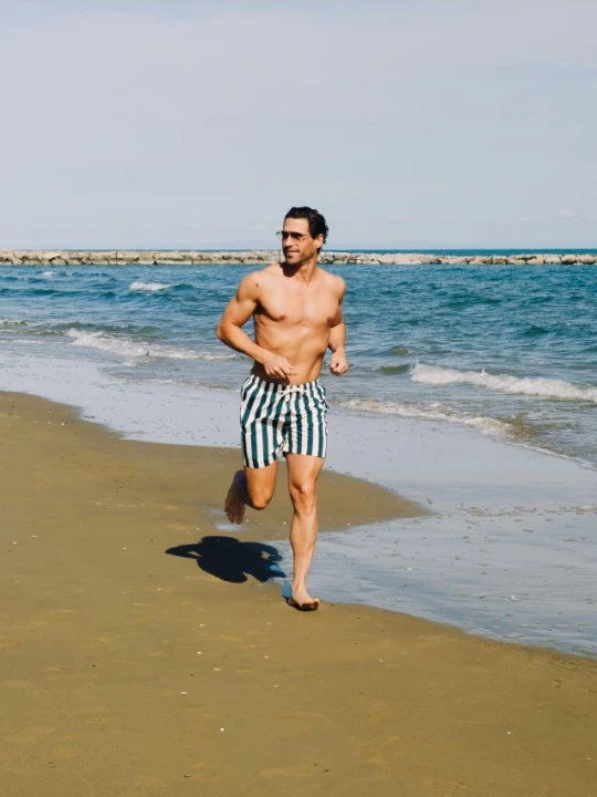 Zdjęcie produktu Reserved - Szorty plażowe w paski - zielony