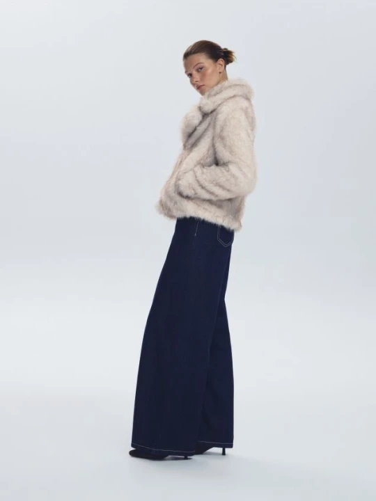 Zdjęcie produktu Reserved - Sztuczne futerko z kołnierzem - złamana biel