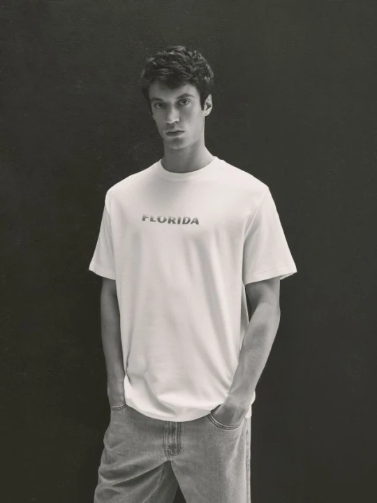 Zdjęcie produktu Reserved - T-shirt comfort z nadrukiem - biały