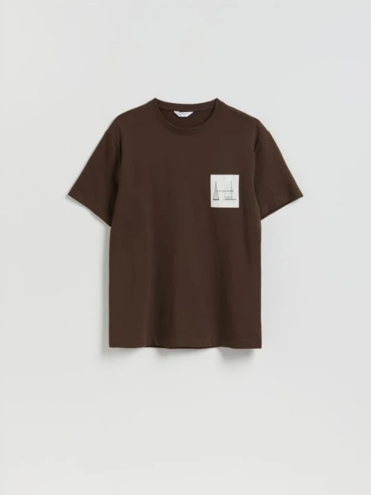 Zdjęcie produktu Reserved - T-shirt comfort z nadrukiem - ciemnobrązowy