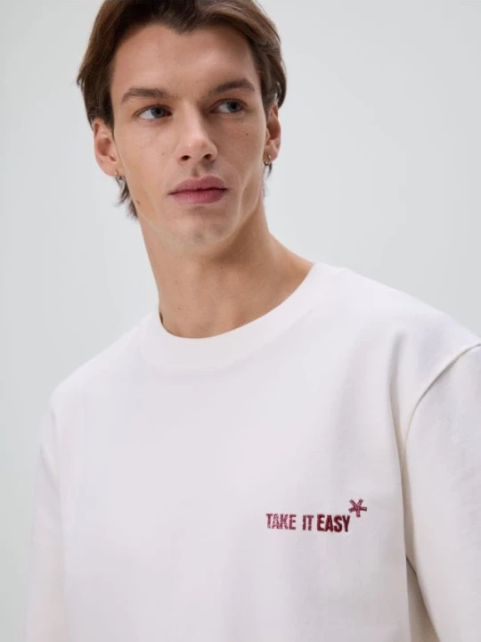 Zdjęcie produktu Reserved - T-shirt comfort z nadrukiem na plecach - złamana biel