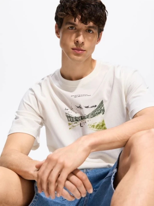 Zdjęcie produktu Reserved - T-shirt comfort z nadrukiem - złamana biel