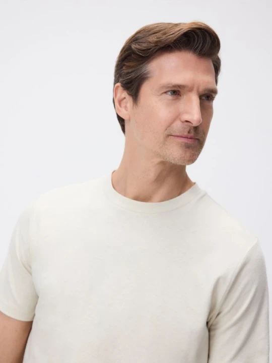 Zdjęcie produktu Reserved - T-shirt regular fit z lnem - złamana biel