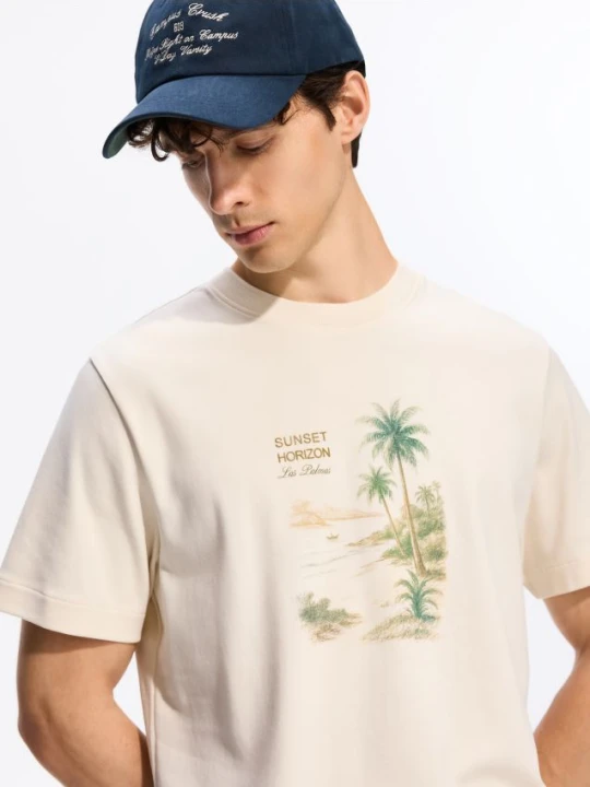 Zdjęcie produktu Reserved - T-shirt regular z nadrukiem - kremowy