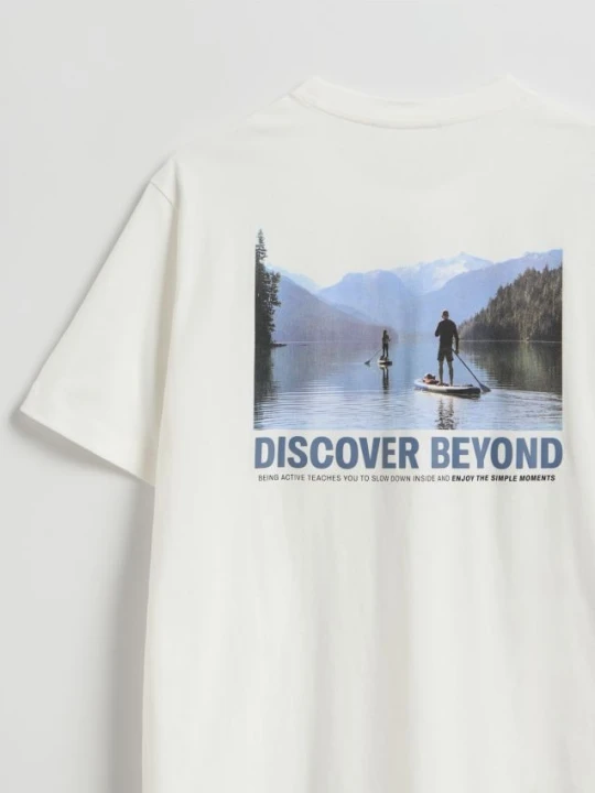 Zdjęcie produktu Reserved - T-shirt regular z nadrukiem na plecach - biały