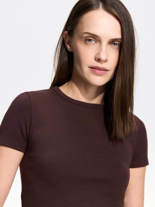 Zdjęcie produktu Reserved - T-shirt slim fit z modalem - ciemnobrązowy