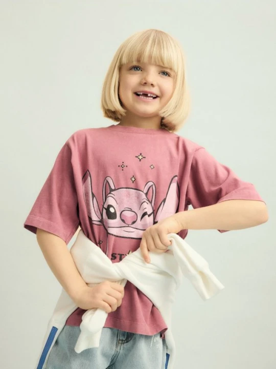 Zdjęcie produktu Reserved - T-shirt z efektem sprania Lilo i Stitch - jasnofioletowy