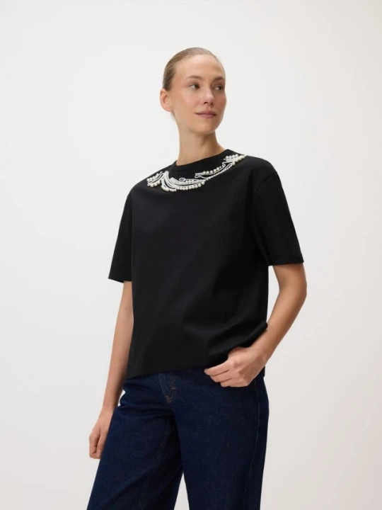 Zdjęcie produktu Reserved - T-shirt z imitacją pereł - czarny