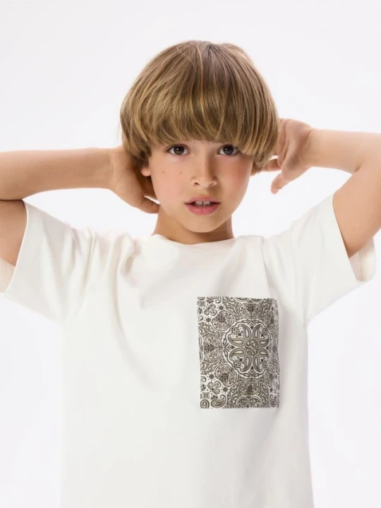 Zdjęcie produktu Reserved - T-shirt z kieszonką z autorskim nadrukiem - biały