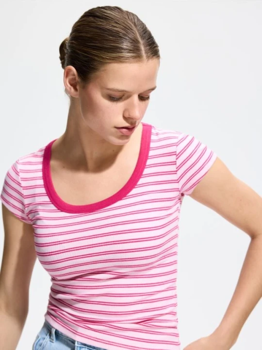 Zdjęcie produktu Reserved - T-shirt z kontrastową lamówką - lawendowy
