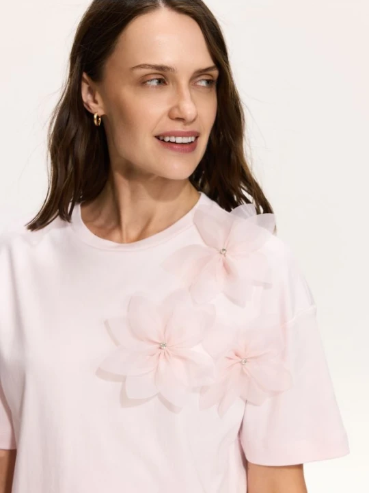 Zdjęcie produktu Reserved - T-shirt z kwiatową aplikacją - pastelowy róż