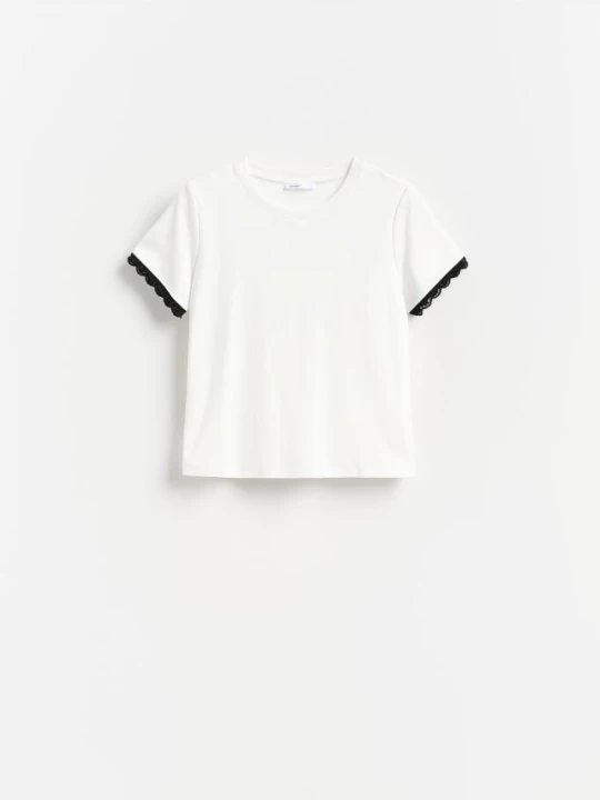 Zdjęcie produktu Reserved - T-shirt z ozdobną koronką - złamana biel