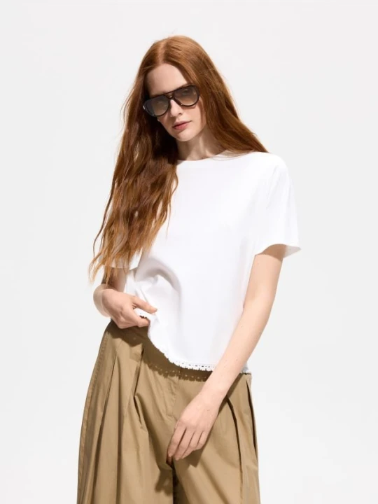 Zdjęcie produktu Reserved - T-shirt z ozdobnym wykończeniem - biały