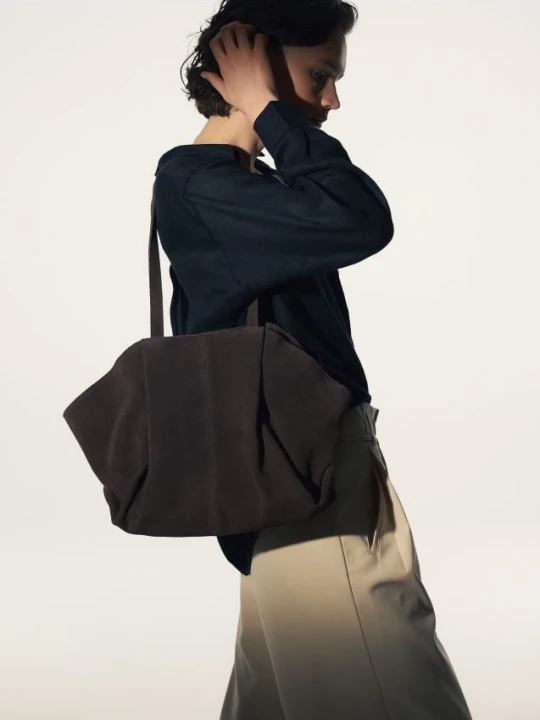 Zdjęcie produktu Reserved - Zamszowa torebka shopper - brązowy
