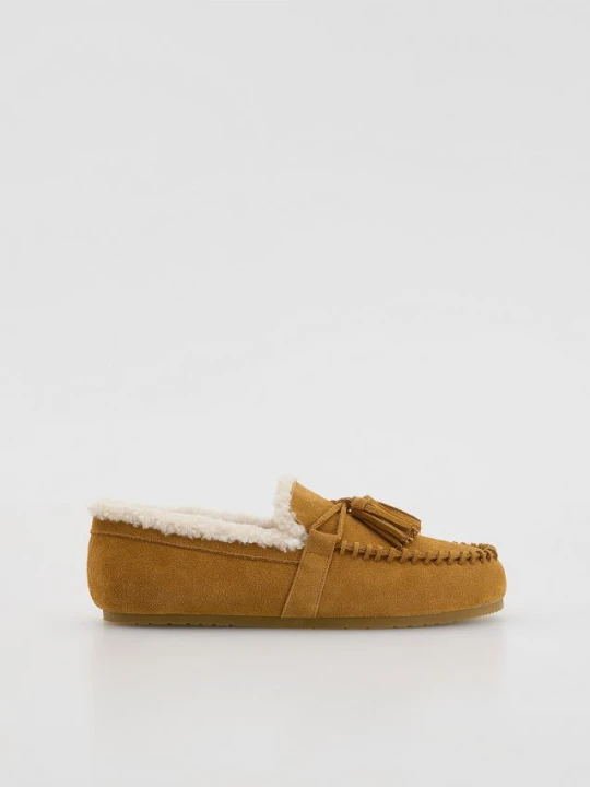 Zdjęcie produktu Reserved - Zamszowe loafersy z barankiem - beżowy