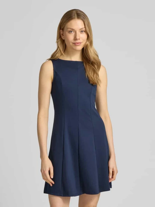 Zdjęcie produktu Rozkloszowana sukienka casualowa ze szwami działowymi model 'ABBY' Vero Moda Ciemnoniebieski