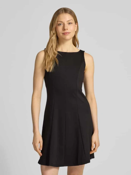 Zdjęcie produktu Rozkloszowana sukienka casualowa ze szwami działowymi model 'ABBY' Vero Moda Czarny