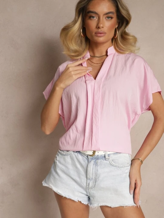 Zdjęcie produktu Różowa Bluzka Oversize z Wiskozą o Kroju Nietoperz z Dekoltem w Serek Davithiel New Collection
