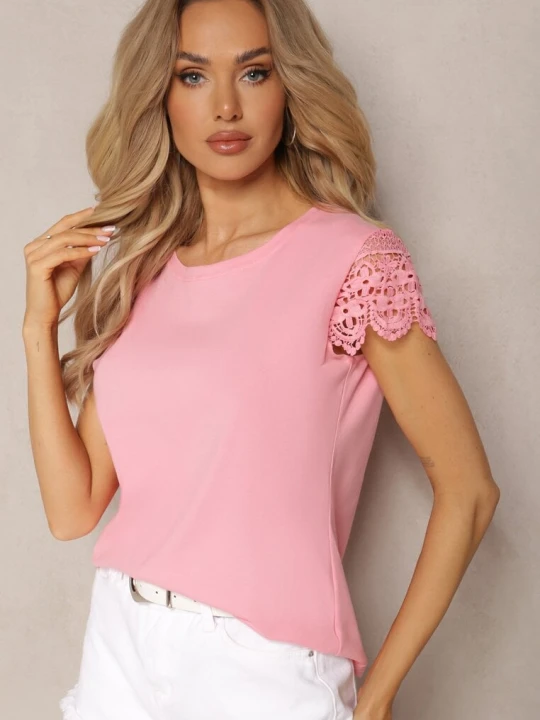 Zdjęcie produktu Różowa Bluzka z Bawełny Ozdobiona Koronkowymi Wstawkami i Cekinami Trisenia Fashion