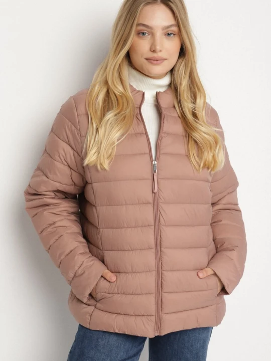 Zdjęcie produktu Różowa Pikowana Kurtka o Prostym Kroju z Niską Stójką Zeniva J.style