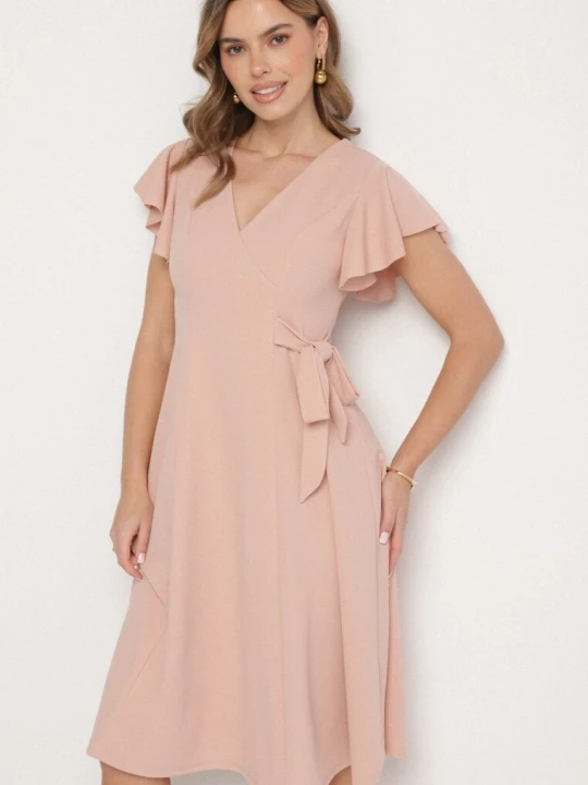 Zdjęcie produktu Różowa Rozkloszowana Sukienka Kopertowa z Wiązaniem w Talii Dannila New Collection