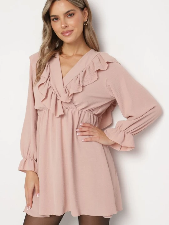 Zdjęcie produktu Różowa Rozkloszowana Sukienka o Kopertowym Kroju z Falbankami Celonara New Collection