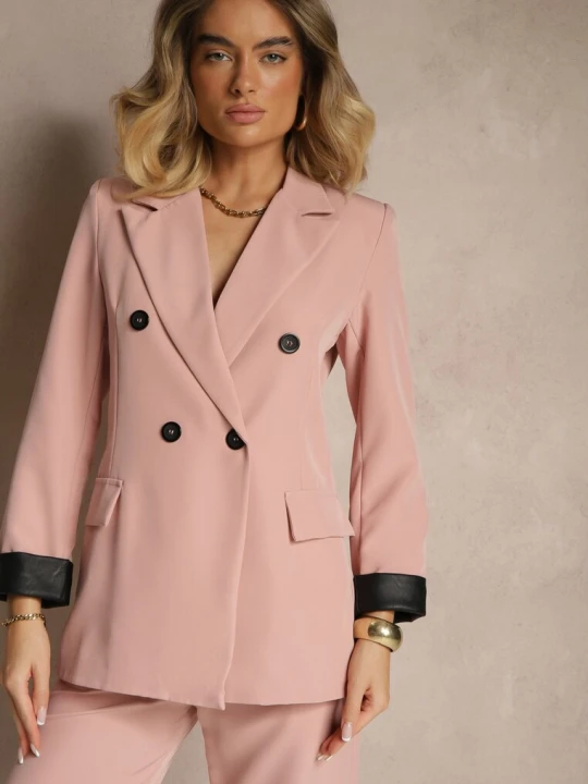 Zdjęcie produktu Różowa Taliowana Marynarka Ozdobiona Klapami Evelhiria New Collection