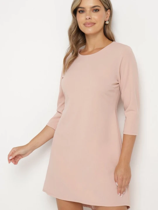 Zdjęcie produktu Różowa Trapezowa Sukienka z Dłuższym Tyłem Gemirina New Collection
