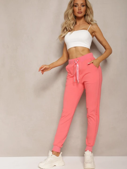 Zdjęcie produktu Różowe Dresowe Spodnie High Waist z Błyszczącym Sznurkiem w Pasie Darciasa Glo-story