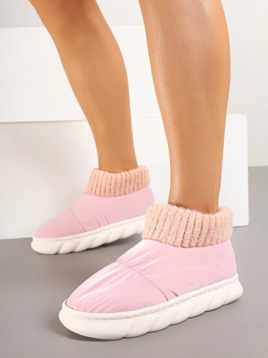 Zdjęcie produktu Różowe Kapcie Vices Pikowane na Piankowej Podeszwie Floraviel