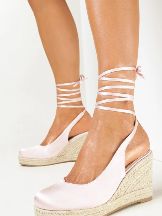 Zdjęcie produktu Różowe Satynowe Sandały w Stylu Espadryli na Plecionym Koturnie Fasoise