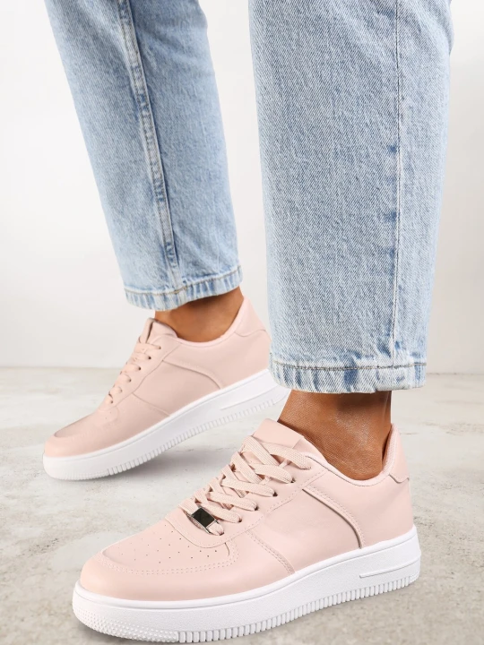 Zdjęcie produktu Różowe Sneakersy z Perforacją na Nosku Elletia