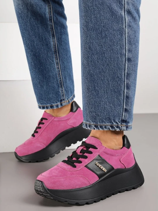 Zdjęcie produktu Różowo-Czarne Sneakersy na Platformie z Naturalnego Zamszu z Geometrycznym Wzorem i Napisem Latalissa Goodin