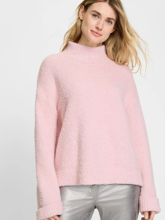 Zdjęcie produktu Różowy miękki sweter damski Cora ze stójką – Cosmic Chic Olsen
