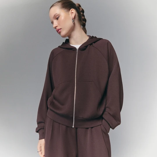 Zdjęcie produktu Rozpinana bluza z kapturem i modalem w składzie basic czekoladowa House ciemnobrązowy