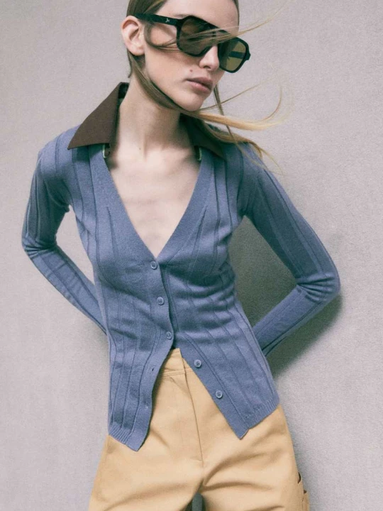 Zdjęcie produktu Rozpinany sweter w prążki color-block Patrizia Pepe szary