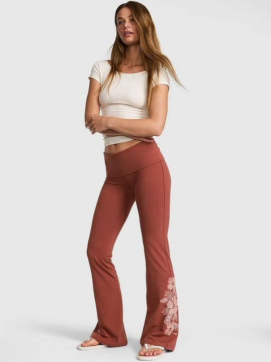 Zdjęcie produktu PINK Rozszerzane legginsy All-Day Cotton z wywijanym pasem Victoria's Secret Brązowy