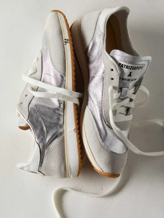 Zdjęcie produktu Running SKIN Sneakers '93 laminowane Patrizia Pepe srebrny