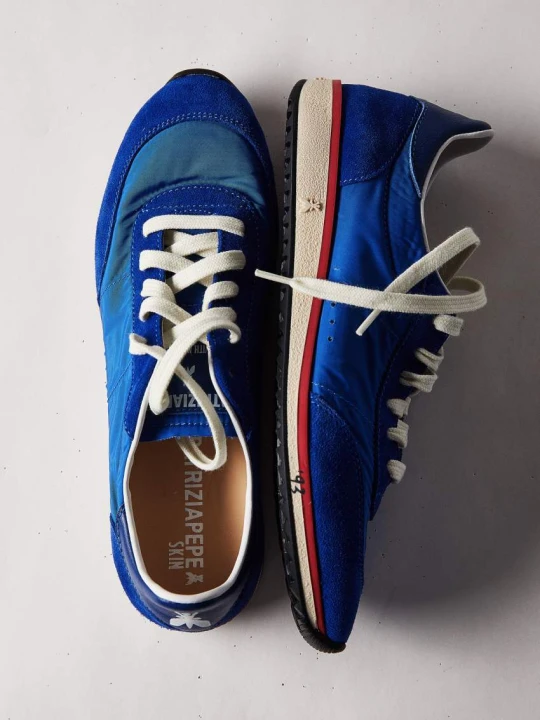 Zdjęcie produktu Running SKIN Sneakers "Born in '93" z nylonu Patrizia Pepe niebieski