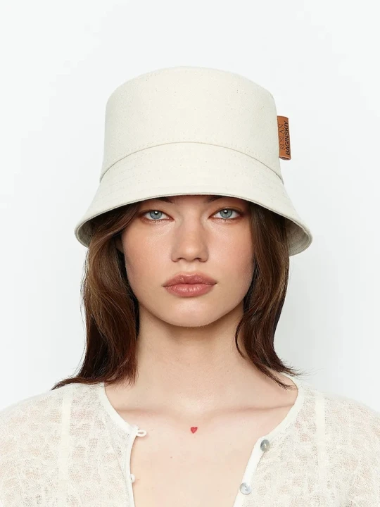 Zdjęcie produktu Ruslan Baginskiy kapelusz bawełniany Ruslan Baginskiy Logo Patch Bucket Hat beżowy