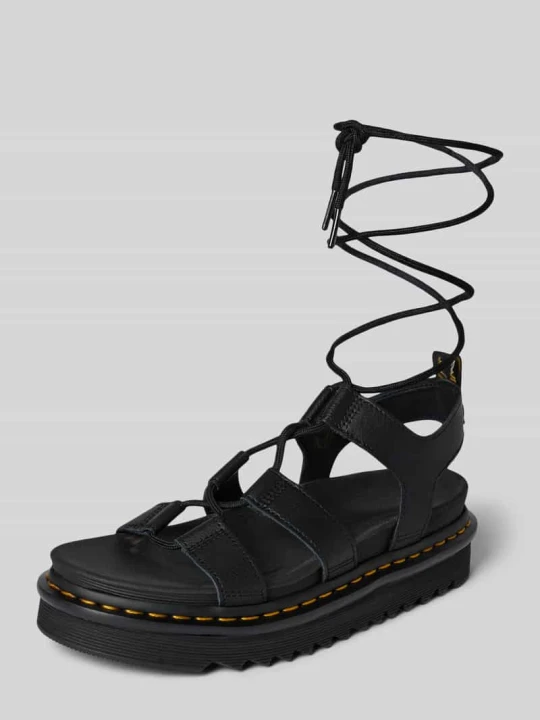 Zdjęcie produktu Sandał na obcasie ze skóry ze sznurowaniem model 'Nartilla' Dr. Martens Czarny