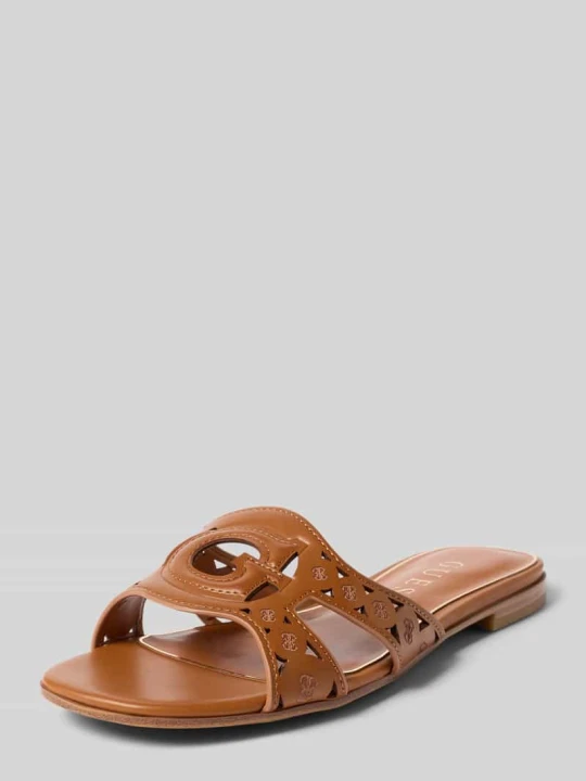 Zdjęcie produktu Sandałki z wzorem logo model 'CIESTA2' Guess Koniakowy