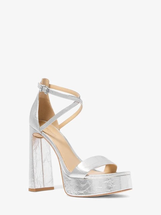 Zdjęcie produktu Sandały Camie na platformie z metalicznej ze skóry z efektem spękania Michael Kors SREBRNY (Srebrny)