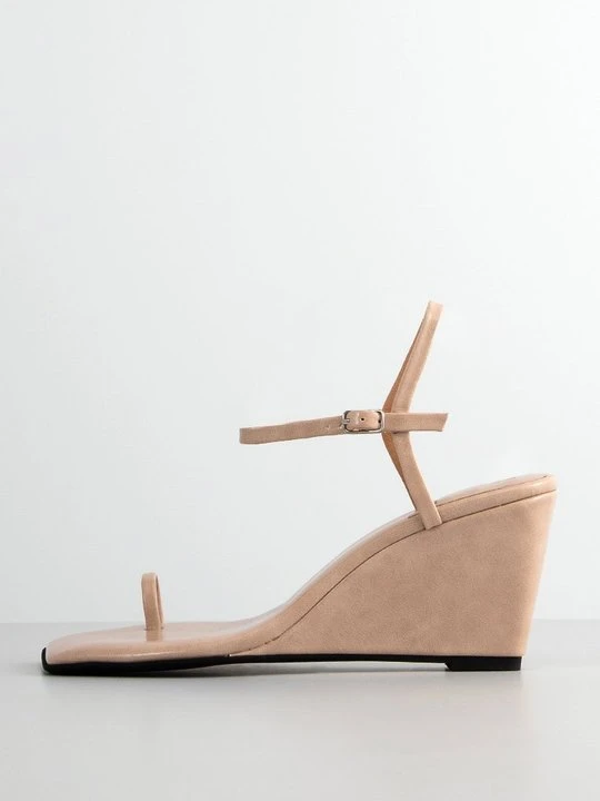 Zdjęcie produktu Sandały na koturnie Jeffrey Campbell beżowy