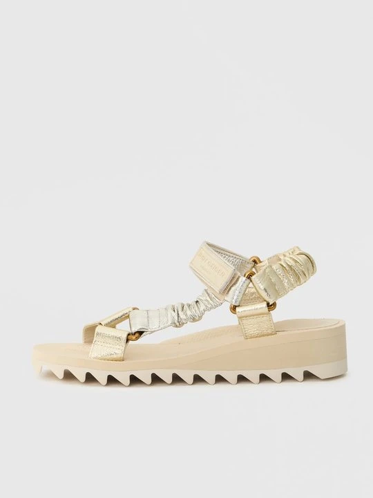 Zdjęcie produktu Sandały na koturnie Kurt Geiger stalowy