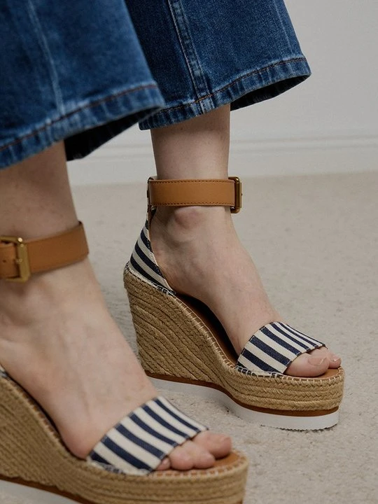 Zdjęcie produktu Sandały na koturnie See By Chloé granatowy