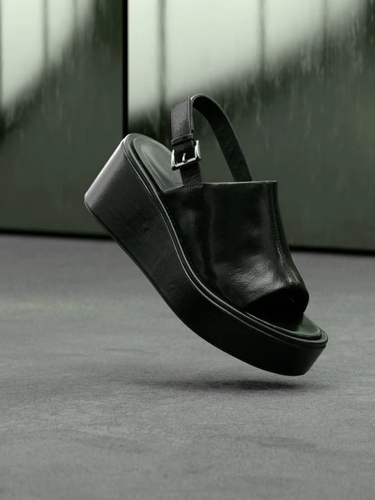 Zdjęcie produktu Sandały na koturnie Zign By Zalando czarny