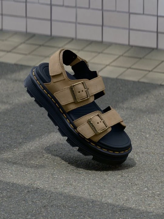 Zdjęcie produktu Sandały na platformie Dr. Martens beżowy